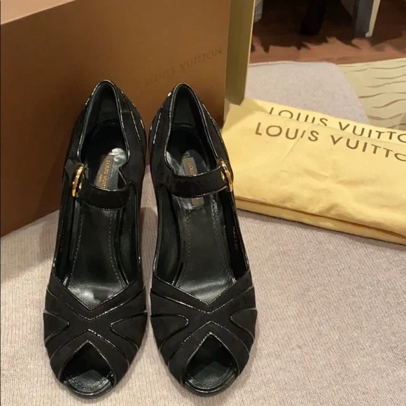 PRICE DROP!  Authentic Louis Vuitton Shoes​​ - Picture 3 of 13